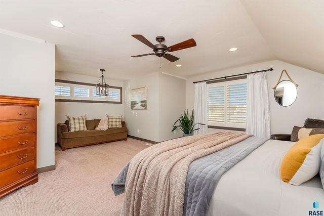 9004 E Black Walnut Cir Circle, Sioux Falls, SD 57110