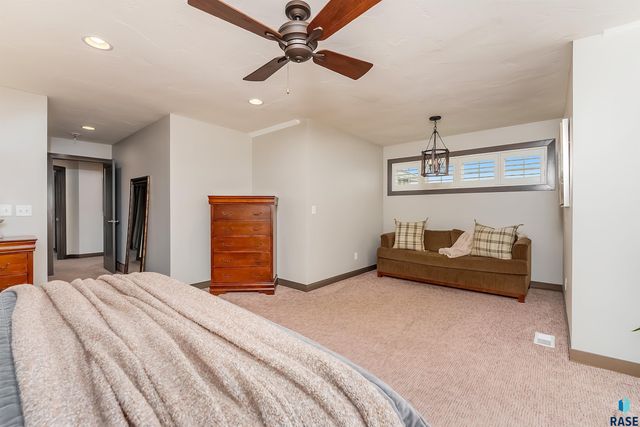 9004 E Black Walnut Cir Circle, Sioux Falls, SD 57110