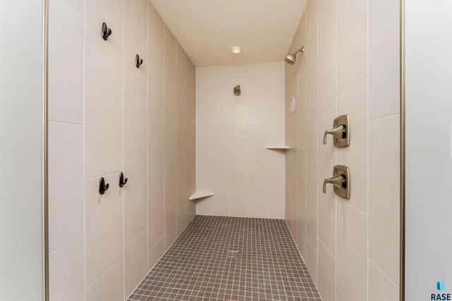 9004 E Black Walnut Cir Circle, Sioux Falls, SD 57110