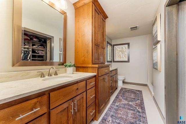 9004 E Black Walnut Cir Circle, Sioux Falls, SD 57110