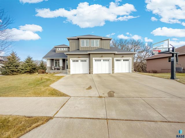 9004 E Black Walnut Cir Circle, Sioux Falls, SD 57110