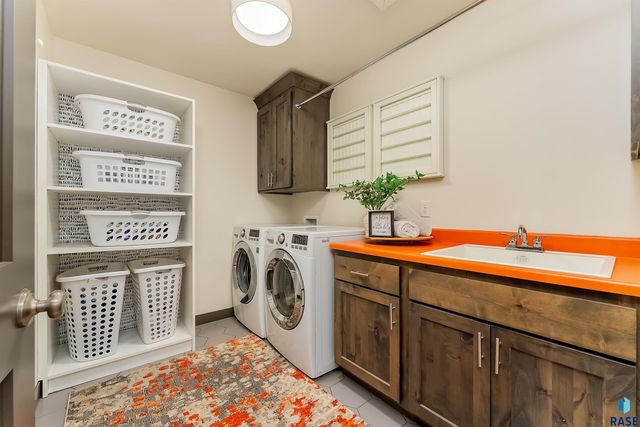 9004 E Black Walnut Cir Circle, Sioux Falls, SD 57110