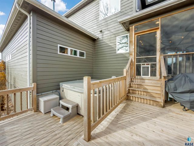 9004 E Black Walnut Cir Circle, Sioux Falls, SD 57110