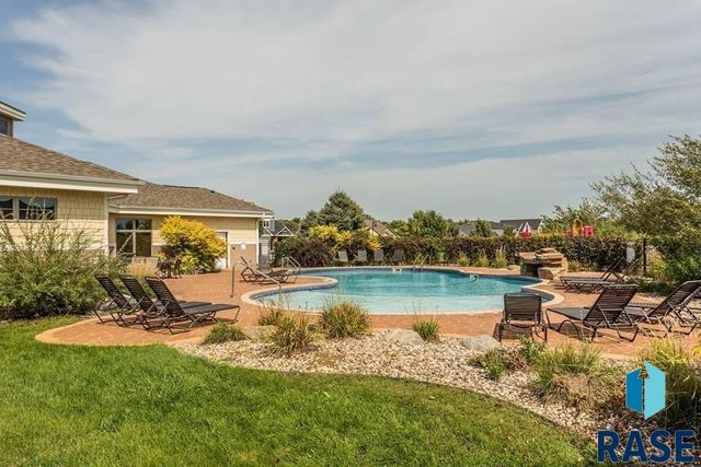 9004 E Black Walnut Cir Circle, Sioux Falls, SD 57110