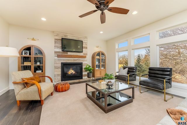 9004 E Black Walnut Cir Circle, Sioux Falls, SD 57110