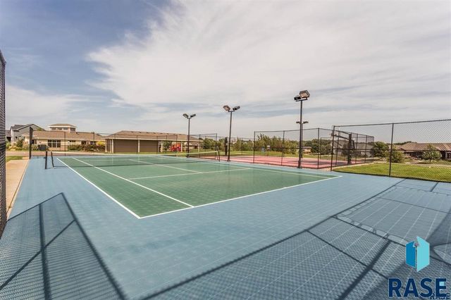 9004 E Black Walnut Cir Circle, Sioux Falls, SD 57110