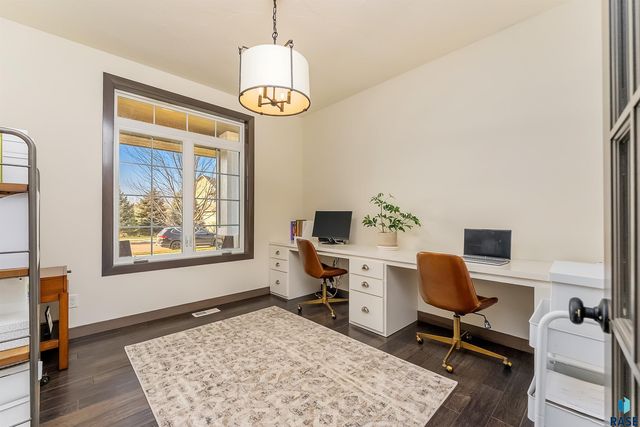 9004 E Black Walnut Cir Circle, Sioux Falls, SD 57110