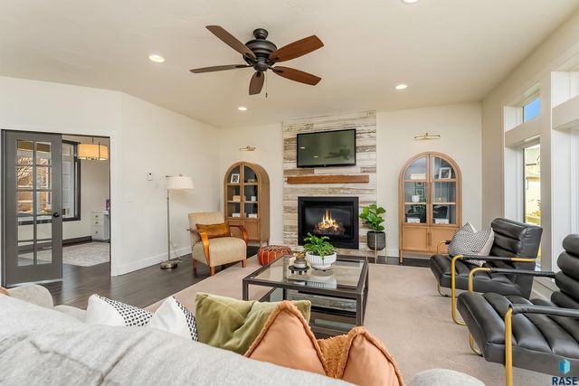 9004 E Black Walnut Cir Circle, Sioux Falls, SD 57110