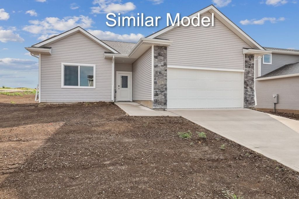 381 Napoli Avenue, West Des Moines, IA 50266