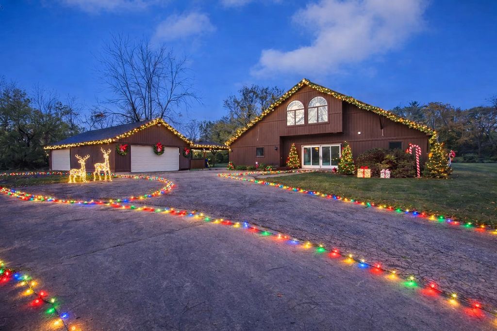 27514 N Forest Garden Road, Wauconda, IL 60084