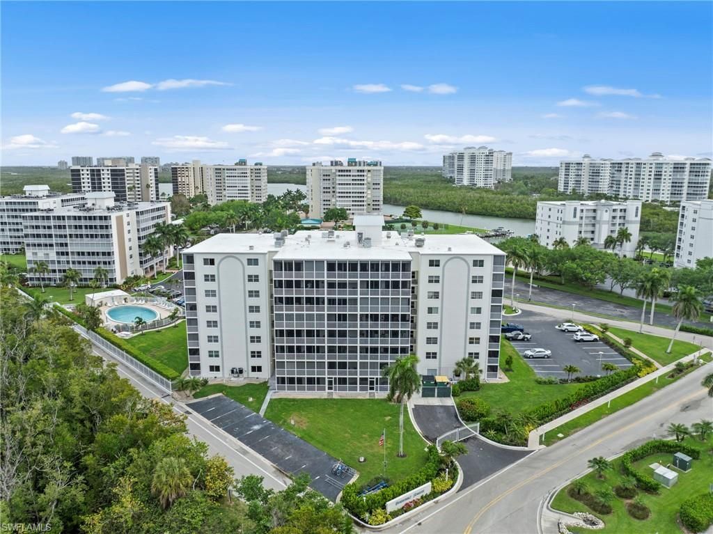 1 Bluebill AVE 402, NAPLES, FL 34108 — exterior