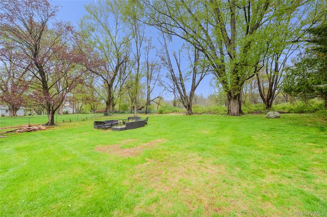 14 Lynmore Avenue, Salisbury Mills, NY 12577