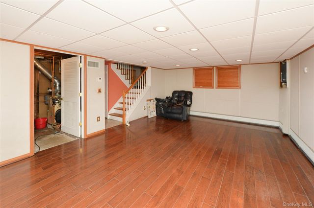 14 Lynmore Avenue, Salisbury Mills, NY 12577