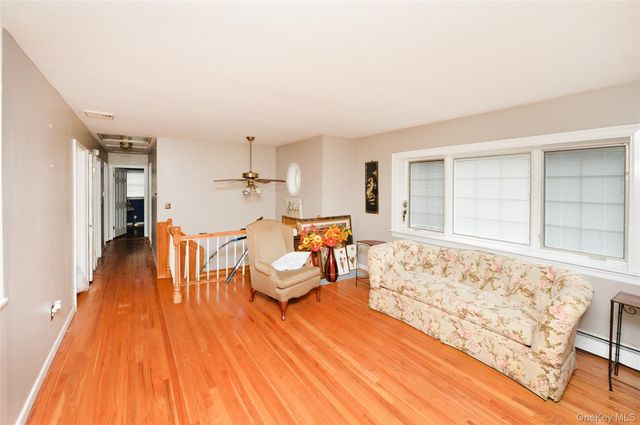 14 Lynmore Avenue, Salisbury Mills, NY 12577