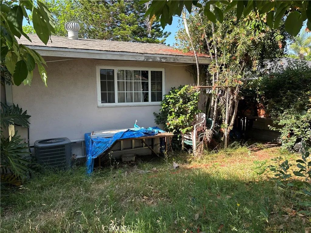 Image 11 of property listing at 1021 E Gaillard Street, Azusa, CA 91702