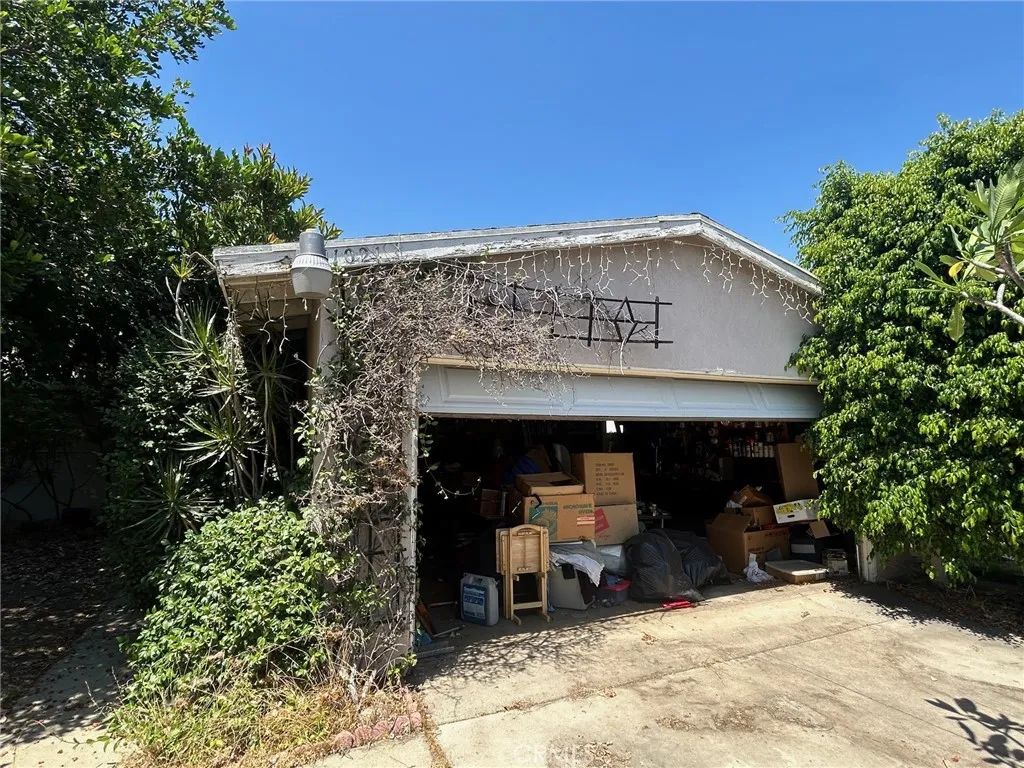 Image 16 of property listing at 1021 E Gaillard Street, Azusa, CA 91702
