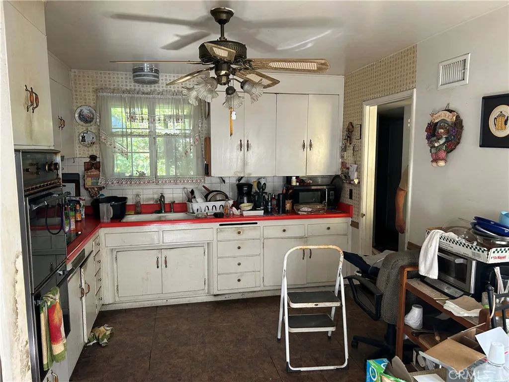 Image 4 of property listing at 1021 E Gaillard Street, Azusa, CA 91702