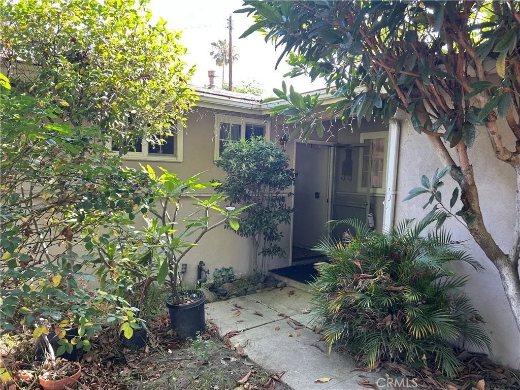 Image 5 of property listing at 1021 E Gaillard Street, Azusa, CA 91702