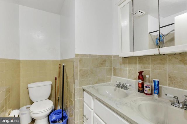 1211 WABANK, Lancaster, PA 17603