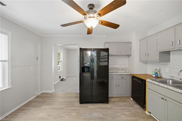10 Brentwood DR, Hampton, VA 23669
