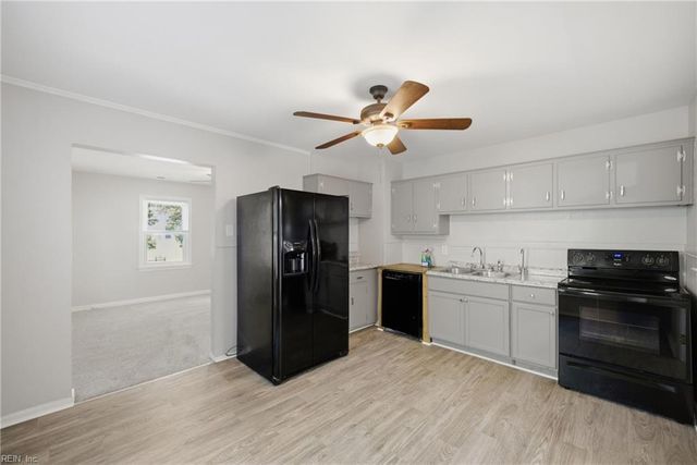 10 Brentwood DR, Hampton, VA 23669