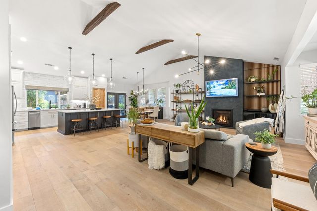 11101 Greenbriar Way, Auburn, CA 95602
