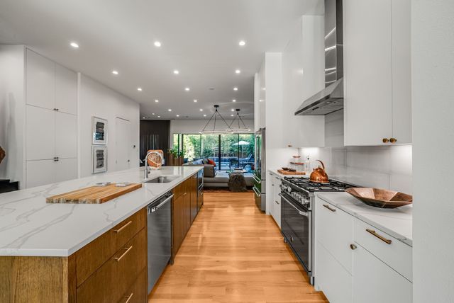 9960 Mixon Drive, Dallas, TX 75220