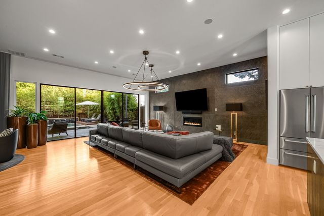 9960 Mixon Drive, Dallas, TX 75220