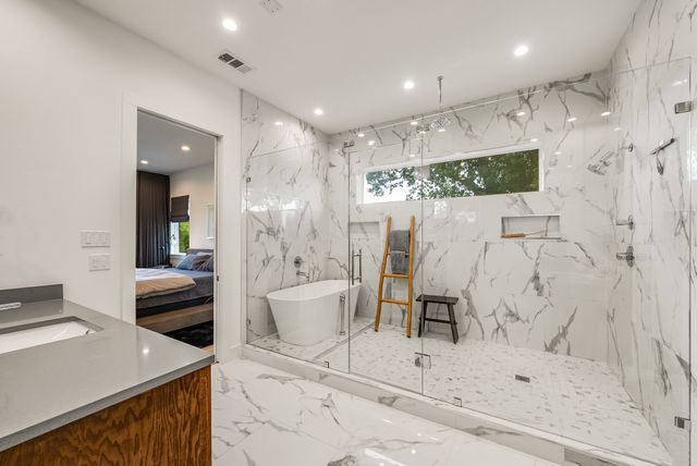 9960 Mixon Drive, Dallas, TX 75220