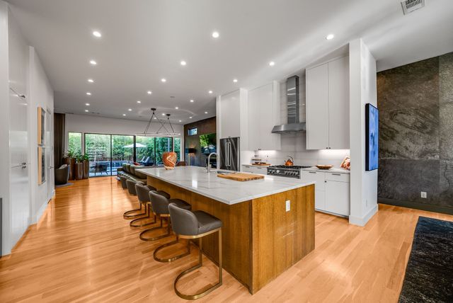 9960 Mixon Drive, Dallas, TX 75220