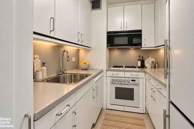444 E 75th St Apt 15B, New York City, NY 10021