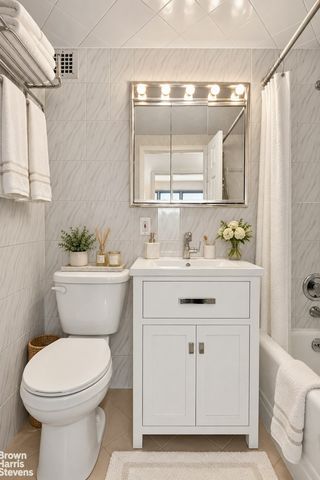444 E 75th St Apt 15B, New York City, NY 10021