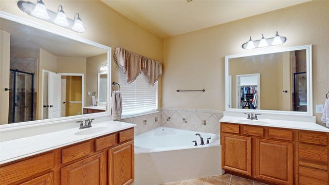 1736 Lewis Crossing Drive, Keller, TX 76248