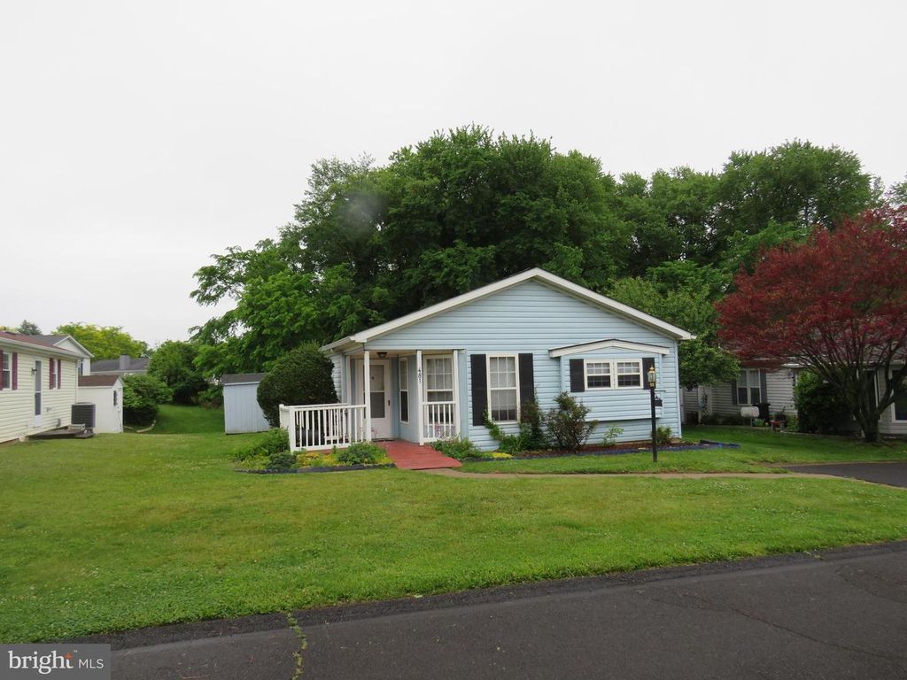 481 GOLDENROD XING W, New Hope, PA 18938