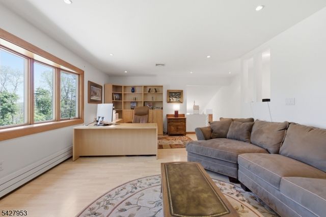 123 Old Clinton Rd, Raritan Twp., NJ 08822