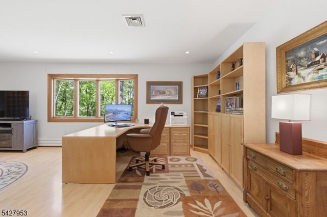 123 Old Clinton Rd, Raritan Twp., NJ 08822