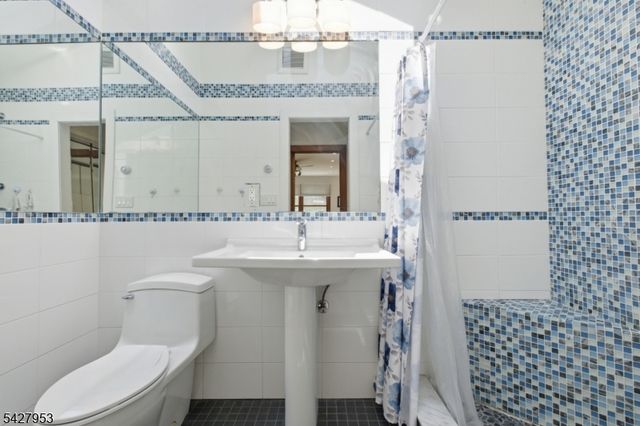 123 Old Clinton Rd, Raritan Twp., NJ 08822