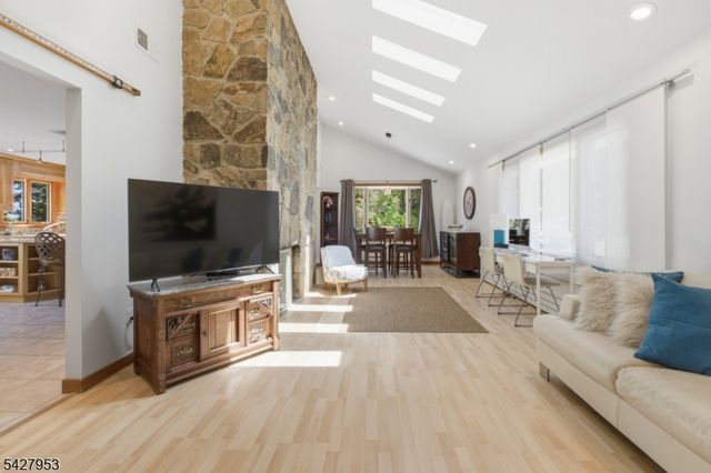123 Old Clinton Rd, Raritan Twp., NJ 08822