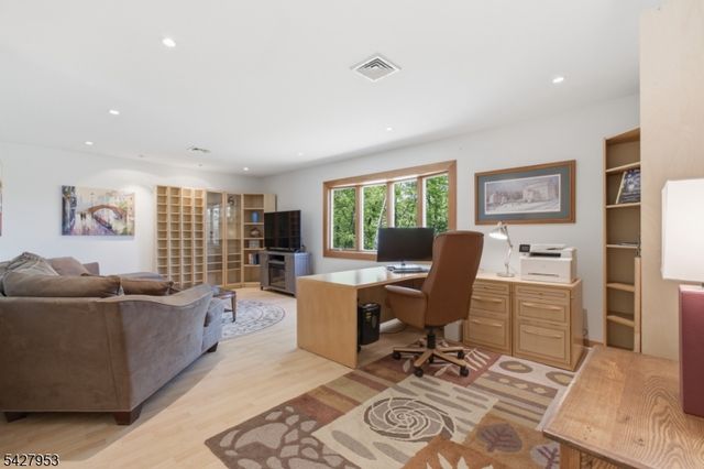 123 Old Clinton Rd, Raritan Twp., NJ 08822