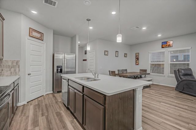 6918 Lebec Dr, Rosharon, TX 77583