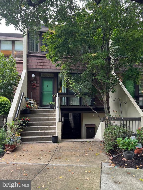 2204 S QUINCY ST #1, Arlington, VA 22204