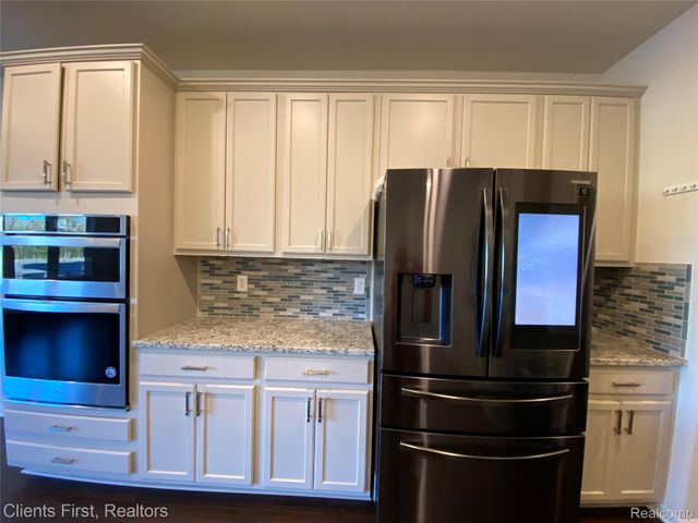 22490 Woodbridge Lane, Novi, MI 48375