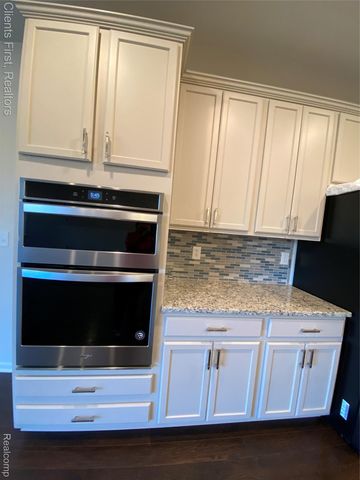 22490 Woodbridge Lane, Novi, MI 48375