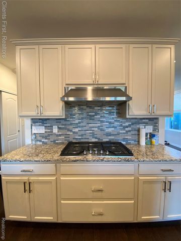 22490 Woodbridge Lane, Novi, MI 48375