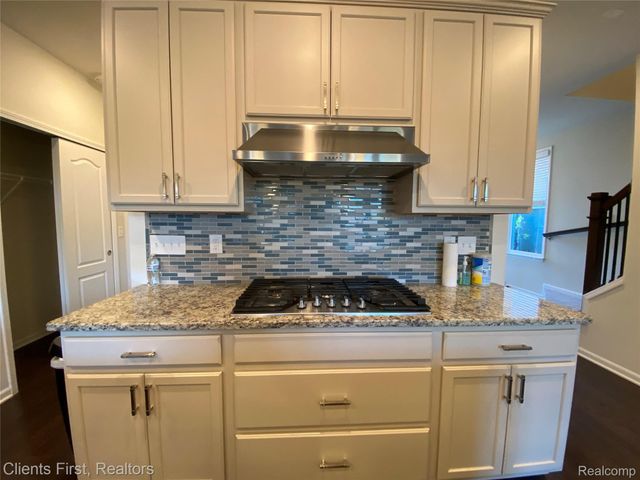 22490 Woodbridge Lane, Novi, MI 48375