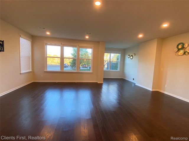 22490 Woodbridge Lane, Novi, MI 48375