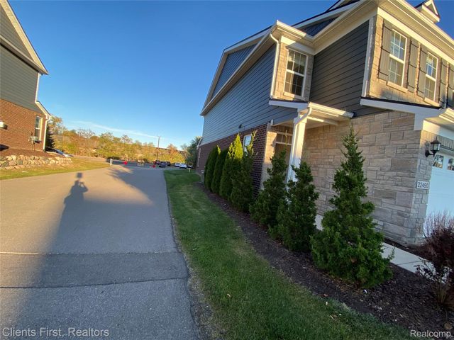 22490 Woodbridge Lane, Novi, MI 48375