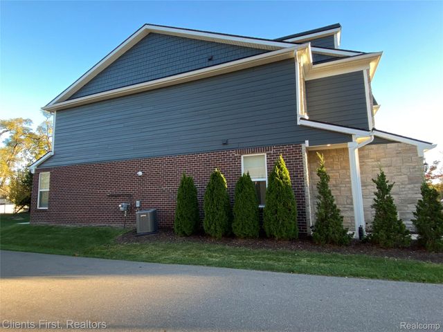 22490 Woodbridge Lane, Novi, MI 48375