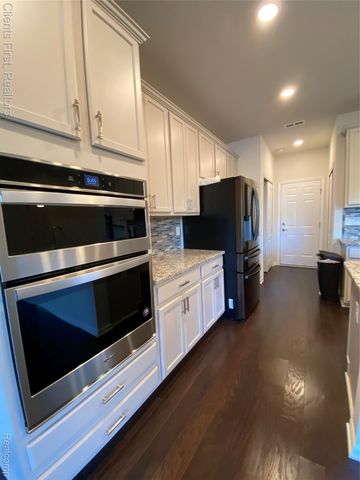 22490 Woodbridge Lane, Novi, MI 48375