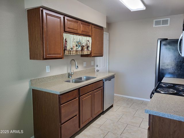 10200 N 95TH Drive B, Peoria, AZ 85345